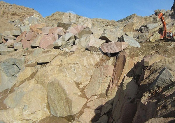 山西興縣紅花崗巖礦山