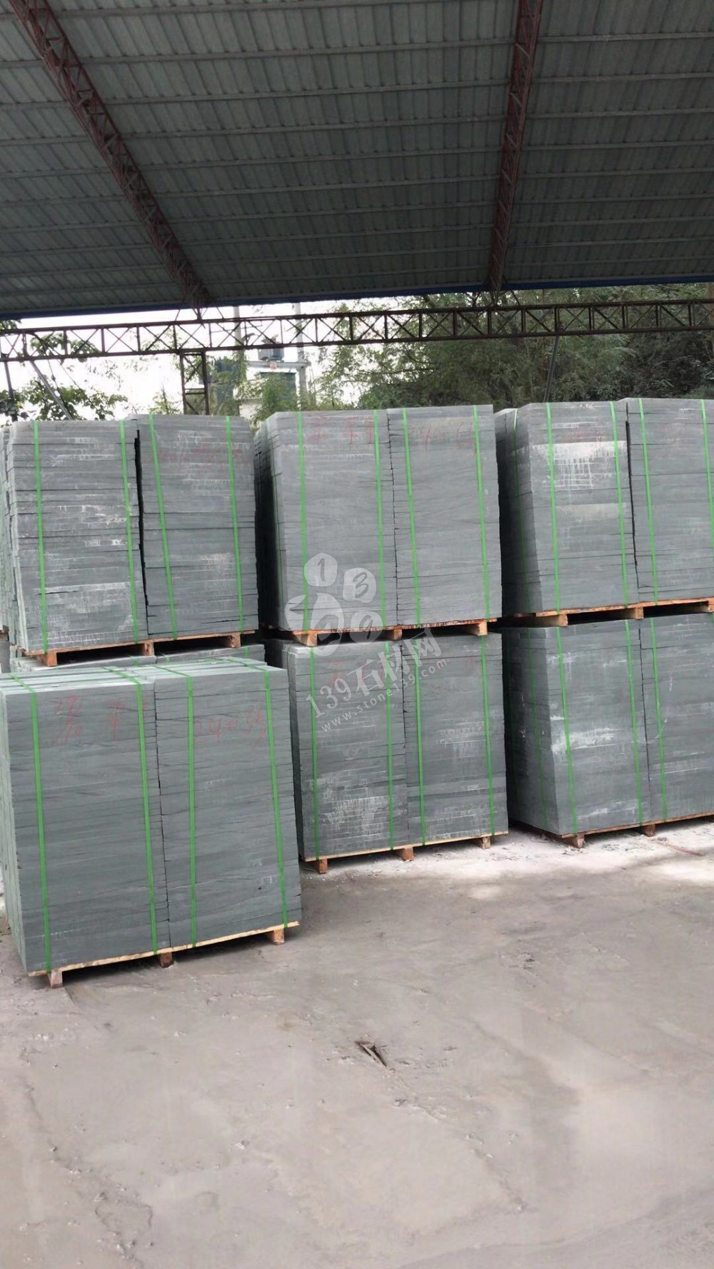 達州輝騰石材專業提供青石路沿石、欄桿、地鋪石、臺階石的園林青石產品