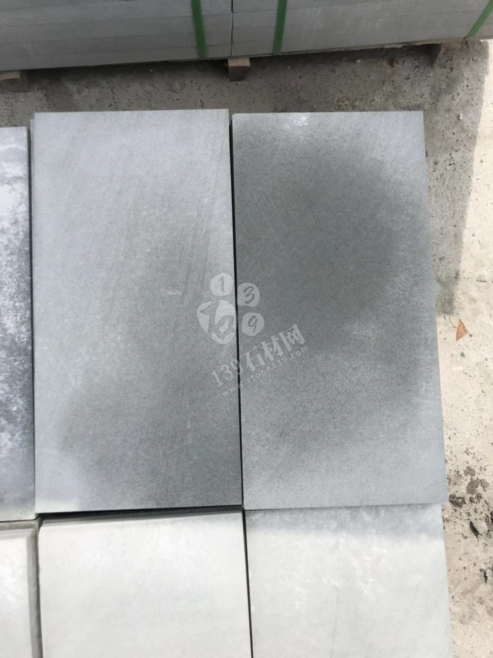 達州輝騰石材專業提供青石路沿石、欄桿、地鋪石、臺階石的園林青石產品