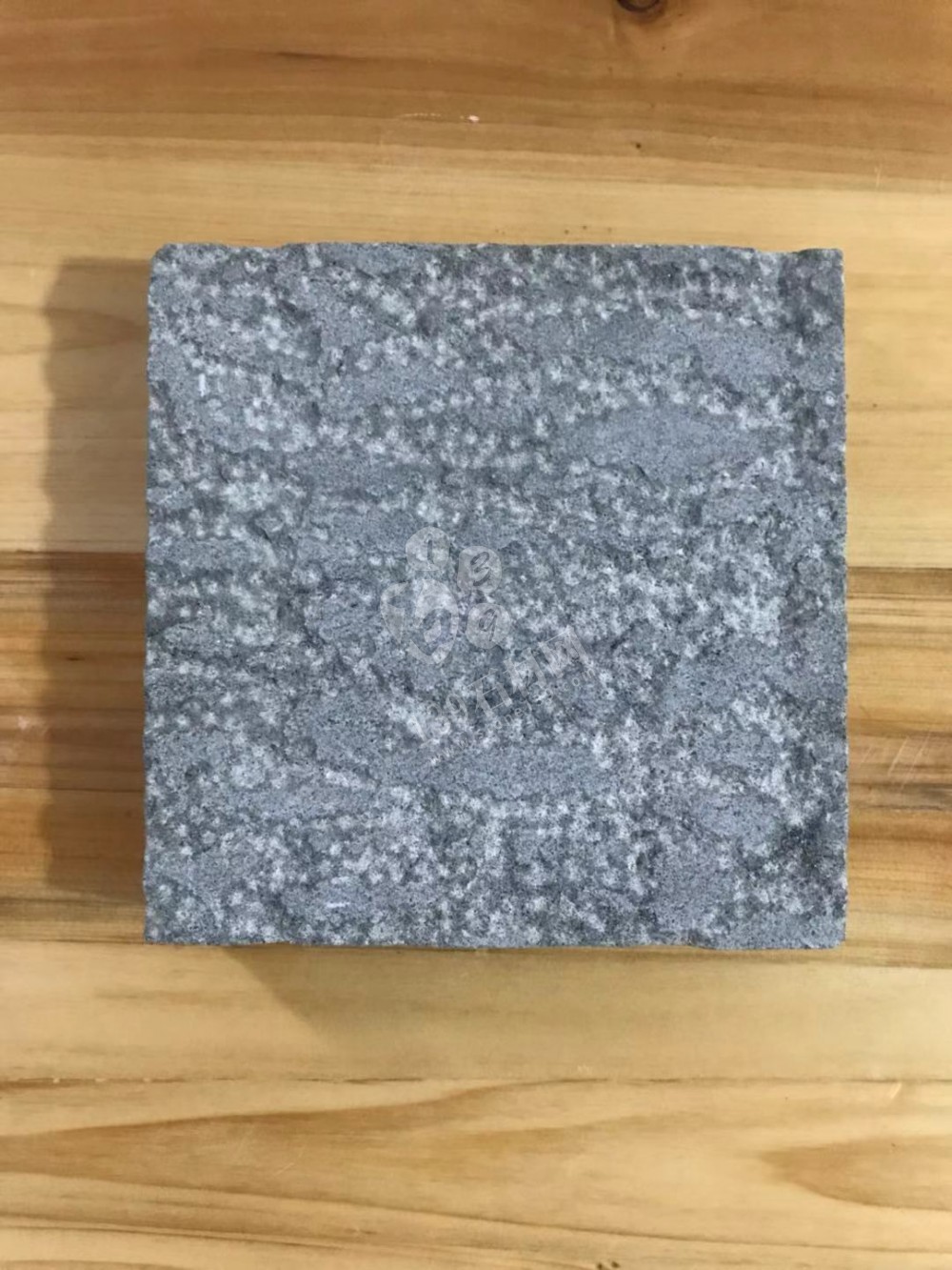 達州輝騰石材專業提供青石路沿石、欄桿、地鋪石、臺階石的園林青石產品