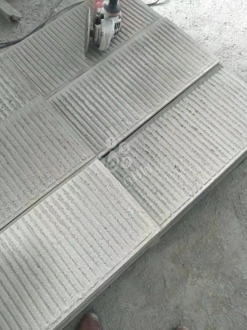 達州輝騰石材專業提供青石路沿石、欄桿、地鋪石、臺階石的園林青石產品