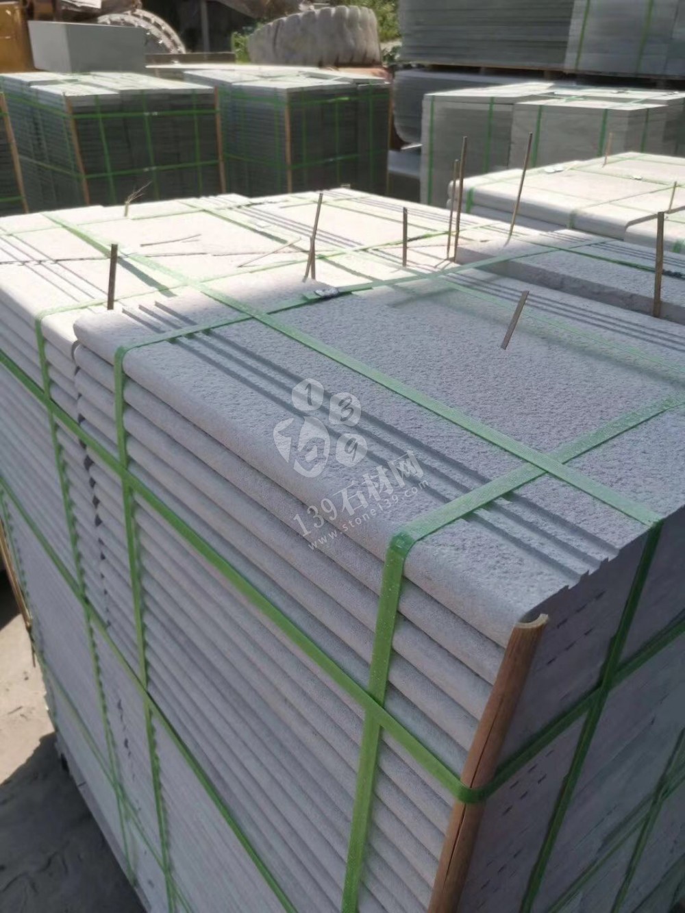 達州輝騰石材專業提供青石路沿石、欄桿、地鋪石、臺階石的園林青石產品