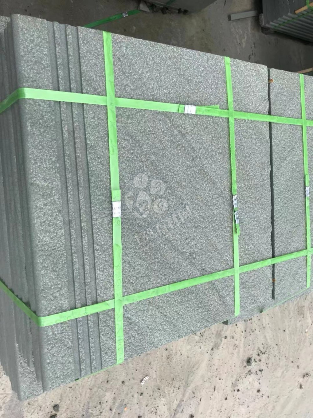 達州輝騰石材專業提供青石路沿石、欄桿、地鋪石、臺階石的園林青石產品