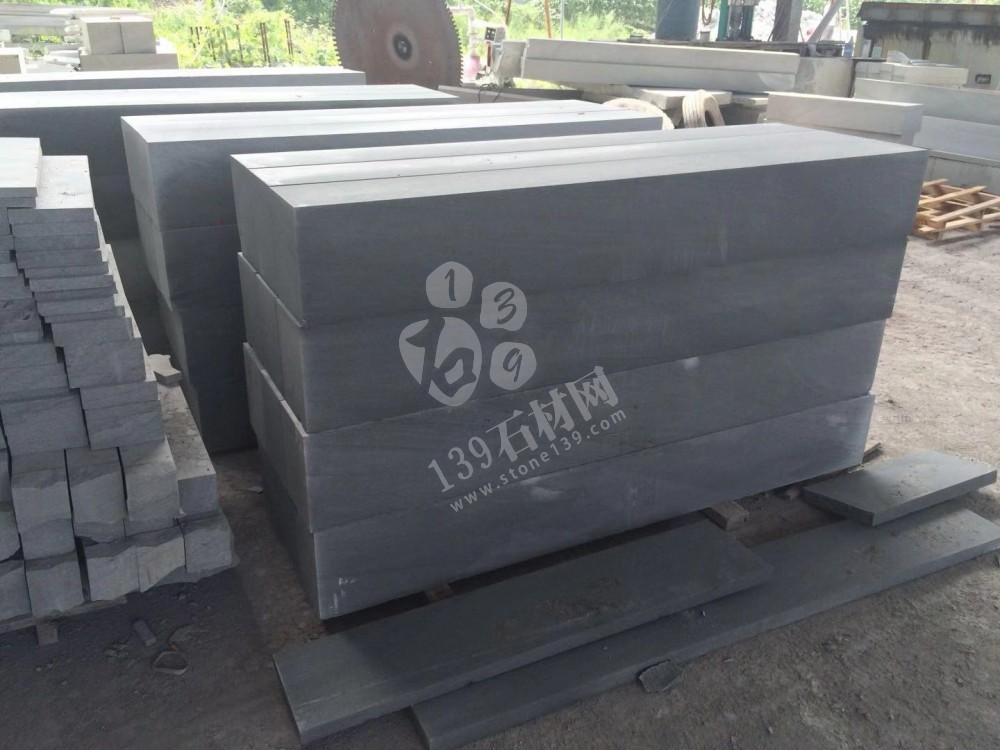 達州輝騰石材專業提供青石路沿石、欄桿、地鋪石、臺階石的園林青石產品