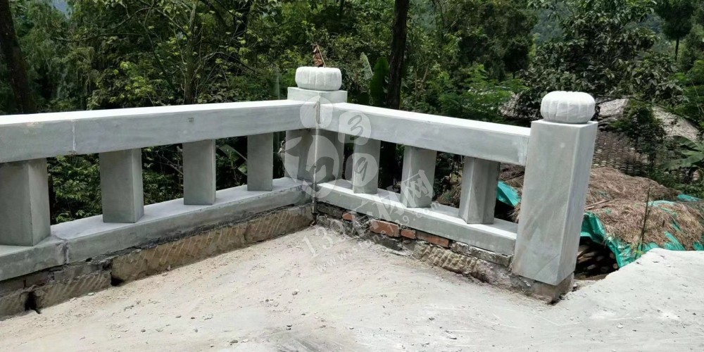 達州輝騰石材專業提供青石路沿石、欄桿、地鋪石、臺階石的園林青石產品