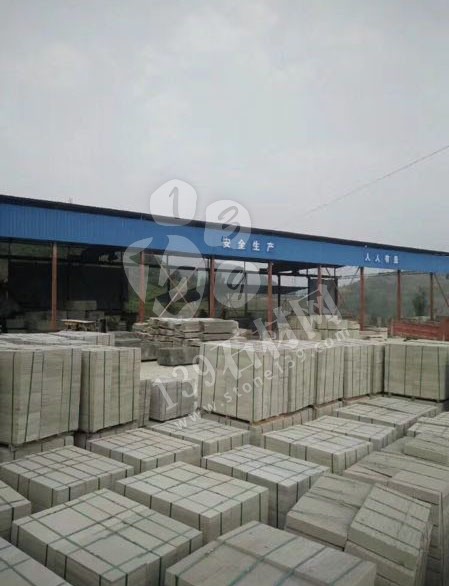 達州輝騰石材專業提供青石路沿石、欄桿、地鋪石、臺階石的園林青石產品