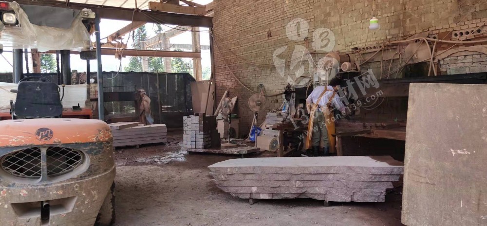 浙江溫州泰順縣南院志松石材廠主營雞血紅，福壽紅，貴妃紅，茶花白，青石,遂昌白，壽寧紅