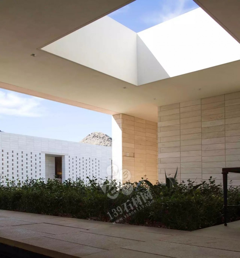 為什么洞石這么受歡迎，看看這個全石材裝飾您應該有答案了