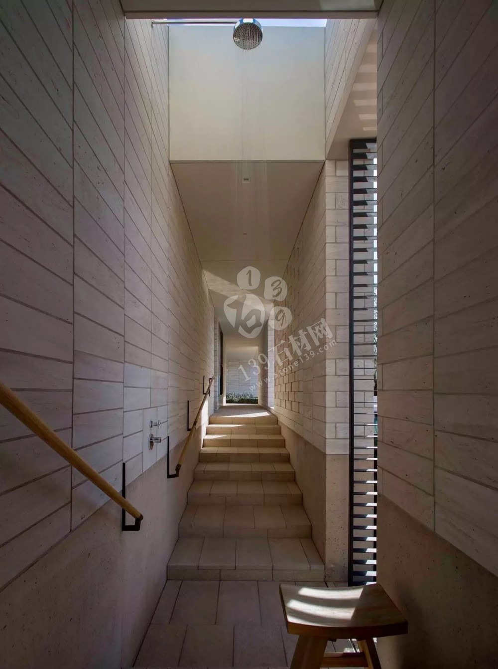 為什么洞石這么受歡迎，看看這個全石材裝飾您應該有答案了