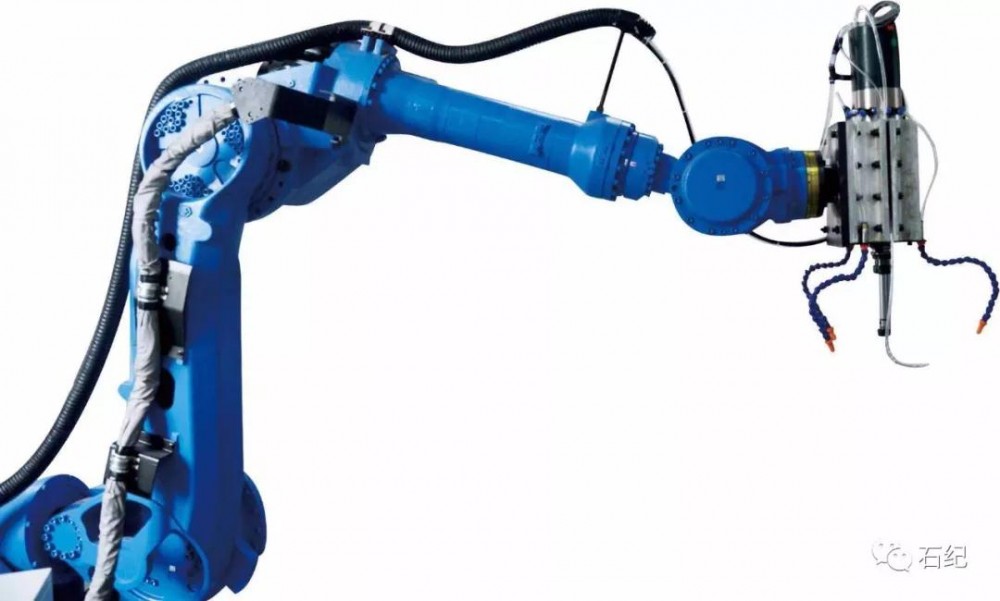 泉州金鉆機(jī)械石材雕刻機(jī)器人首次亮相水頭石博會(huì)