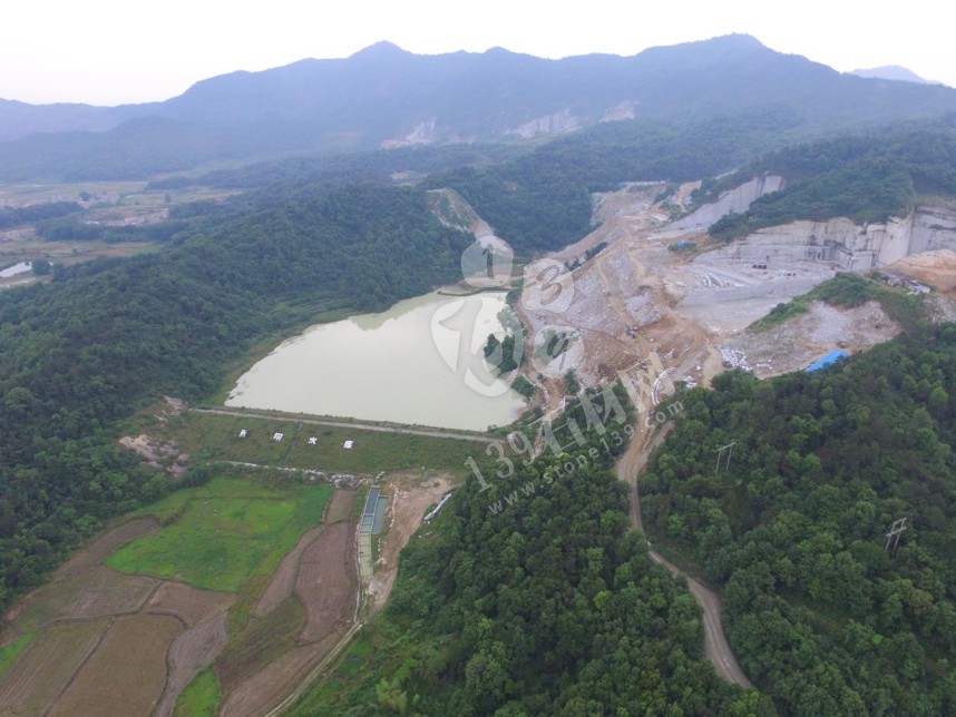 江西都昌縣依法關閉36家違法石材加工小作坊和8家違法開采礦山企業,刑拘5人!