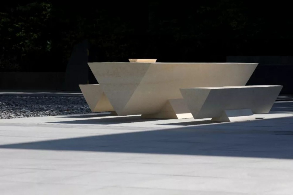 泉州惠安崇武半島鼎立藝術館 廢料石雕展品