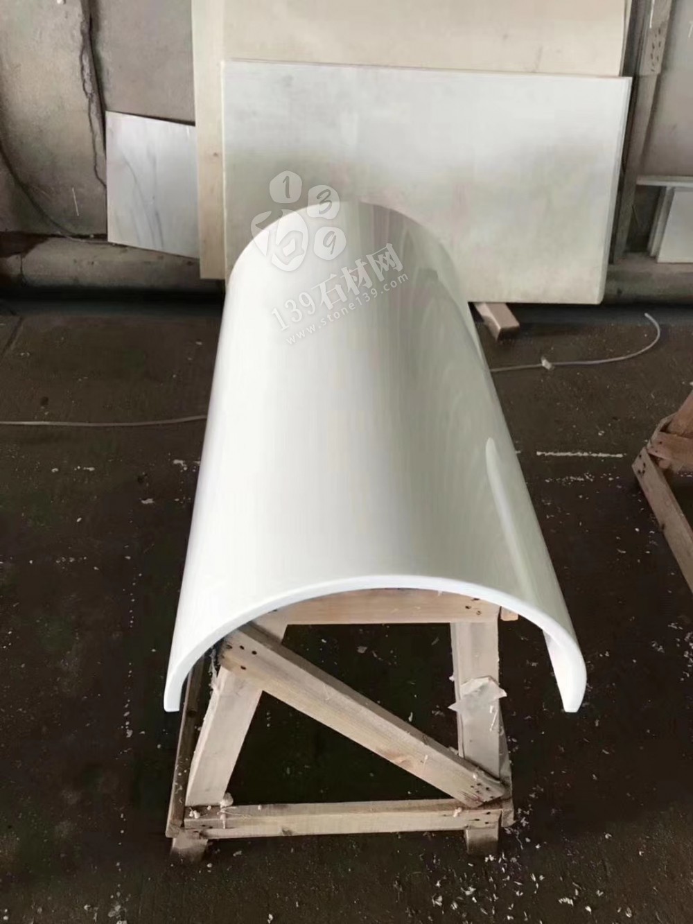 微晶石紋路板與巖板的對比區別