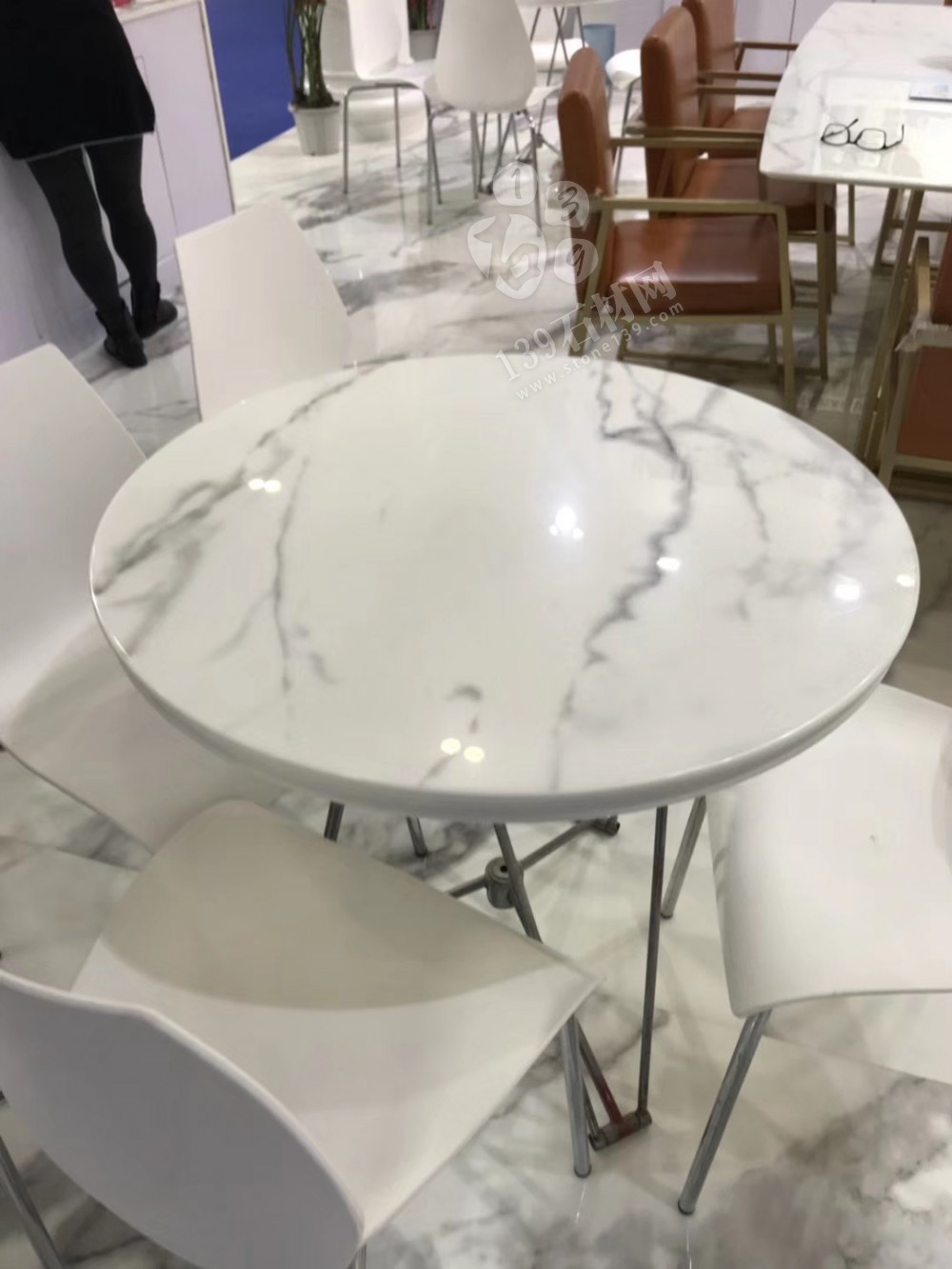 微晶石紋路板與巖板的對比區別