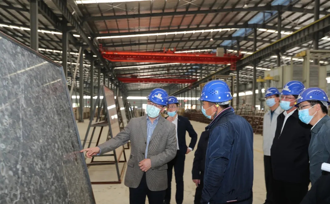 貴州安順市市委副書記、市長宋曉路到鎮寧自治縣調研中國（安順）石材城建設情況
