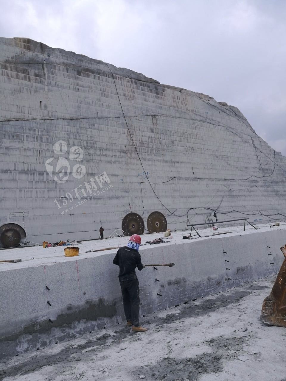 南陽地區(qū)梨花白梨花紅染色板直銷廠家-華翊石業(yè)