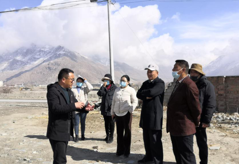 拉薩市生態環境局檢查指導乃瓊街道石材加工廠搬遷工作