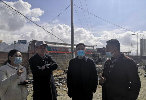 拉薩市生態環境局檢查指導乃瓊街道石材加工廠搬遷工作