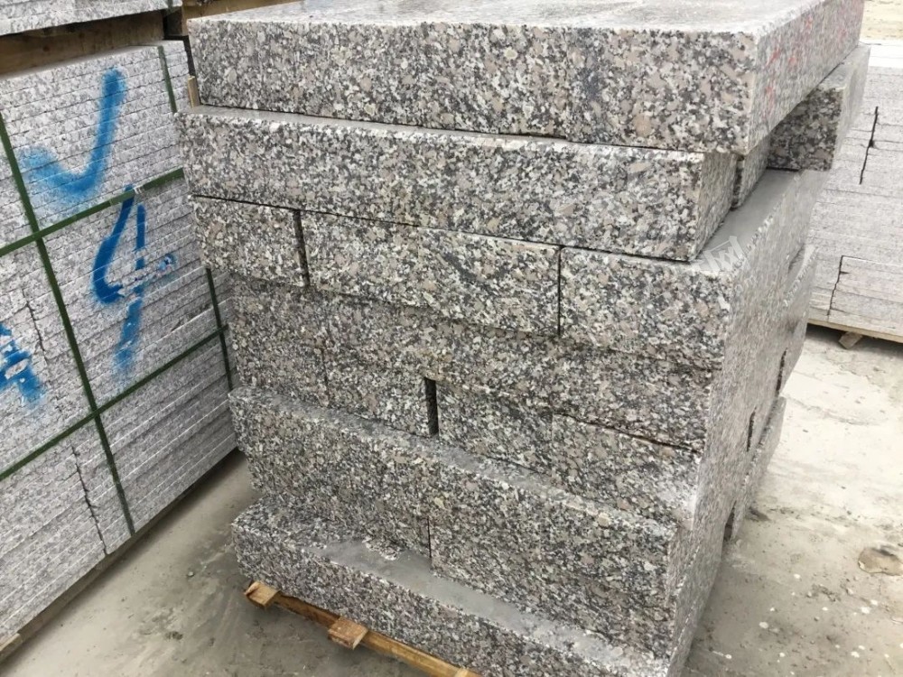 河南內(nèi)鄉(xiāng)路沿石廠家【飛云達(dá)石業(yè)】主營梨花紅、梨花白、芝麻白、芝麻灰