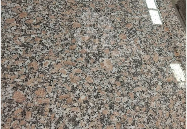 河南內(nèi)鄉(xiāng)路沿石廠家【飛云達(dá)石業(yè)】主營梨花紅、梨花白、芝麻白、芝麻灰