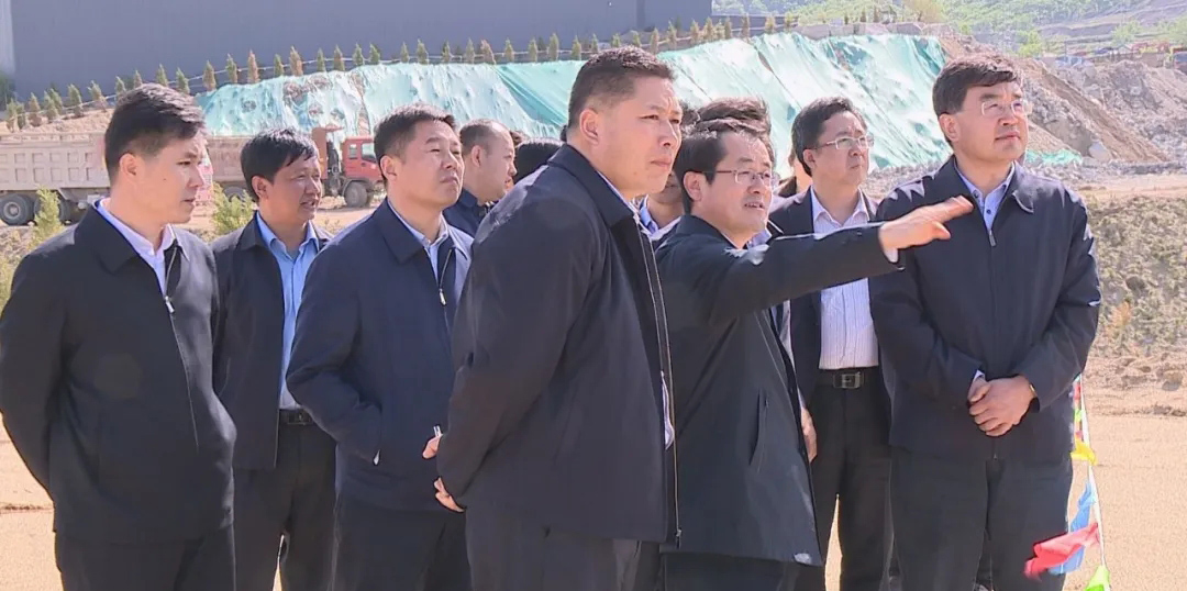 山東五蓮縣委書記召開礦山石材業(yè)綠色發(fā)展整治提升工作領導小組現場辦公會議