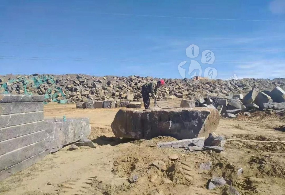 內(nèi)蒙古德嶺山鎮(zhèn)總投資約4712萬元石材加工建設(shè)項(xiàng)目來了！附蒙古黑、大漠黑欣賞