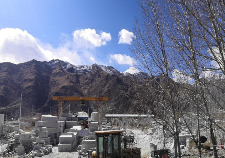 拉薩市堆龍德慶區乃瓊街道推進石材加工廠片區搬離