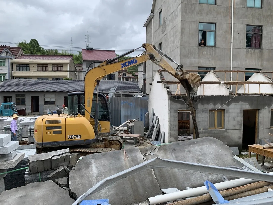 （浙江654產地）桐廬縣鐘山鄉繼續開展石材行業整治，推進石材企業拆除工作