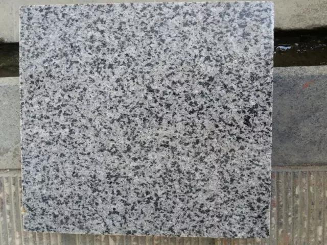 【圣輝石材】主營新老礦的芝麻黑、芝麻灰、芝麻白、銹石、蝦紅、泉州紅