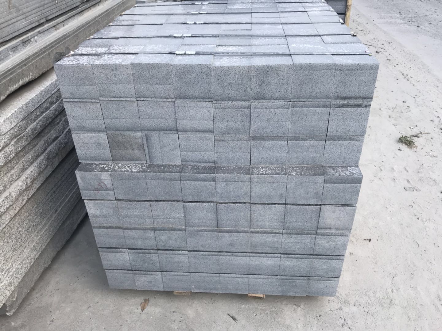 【恒鑨竽杰石材】主營花崗巖江西紅、新老礦芝麻黑654#