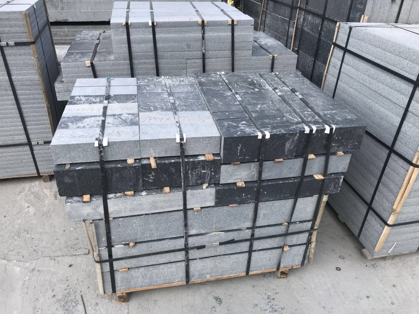 【恒鑨竽杰石材】主營花崗巖江西紅、新老礦芝麻黑654#