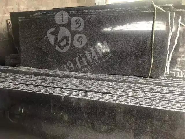 廣西鐘山縣人大副主任到花山鄉(xiāng)花崗巖礦山調(diào)研，附鐘山青（廣西芝麻黑）欣賞！