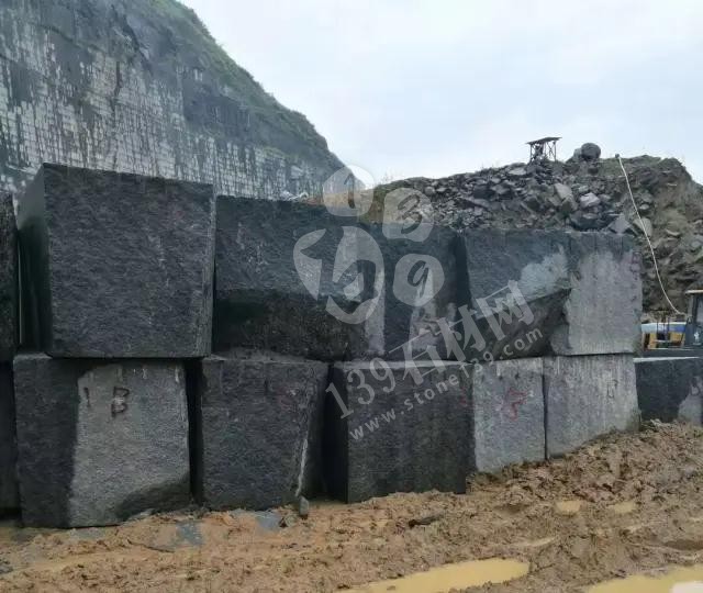 廣西鐘山縣人大副主任到花山鄉(xiāng)花崗巖礦山調(diào)研，附鐘山青（廣西芝麻黑）欣賞！