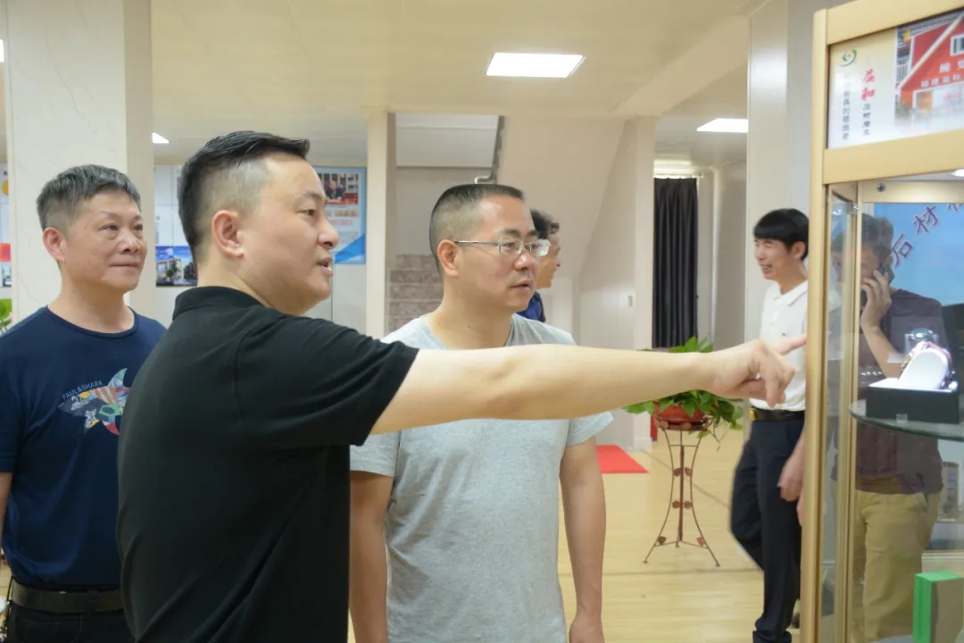 貴州六盤水高新區領導一行考察調研石材機械輔料展貿城項目