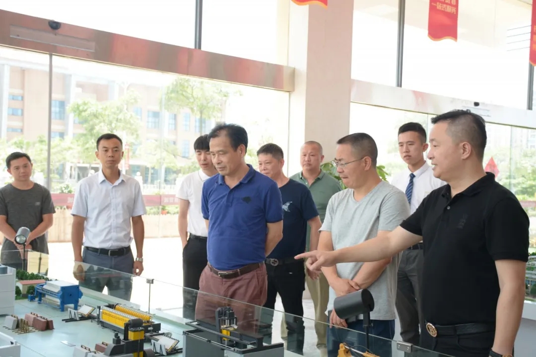 貴州六盤水高新區領導一行考察調研石材機械輔料展貿城項目
