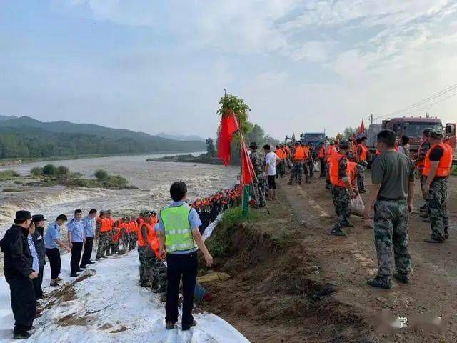 麻城發生重大塌方險情！麻城石材人無償運送5000方石材荒料進行拋石固腳！點贊！