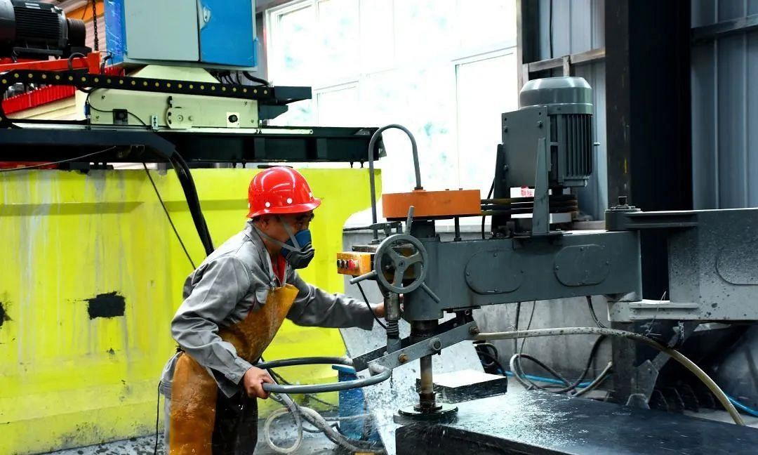 大力支持發(fā)展石材行業(yè),白河縣總投資8000萬元的石材精深加工生產(chǎn)線竣工投產(chǎn)