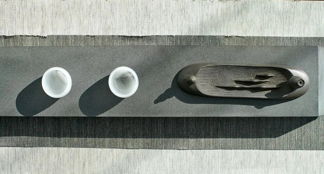 云紋石材包裹的樓梯，宛若浮云懸于虛空之中