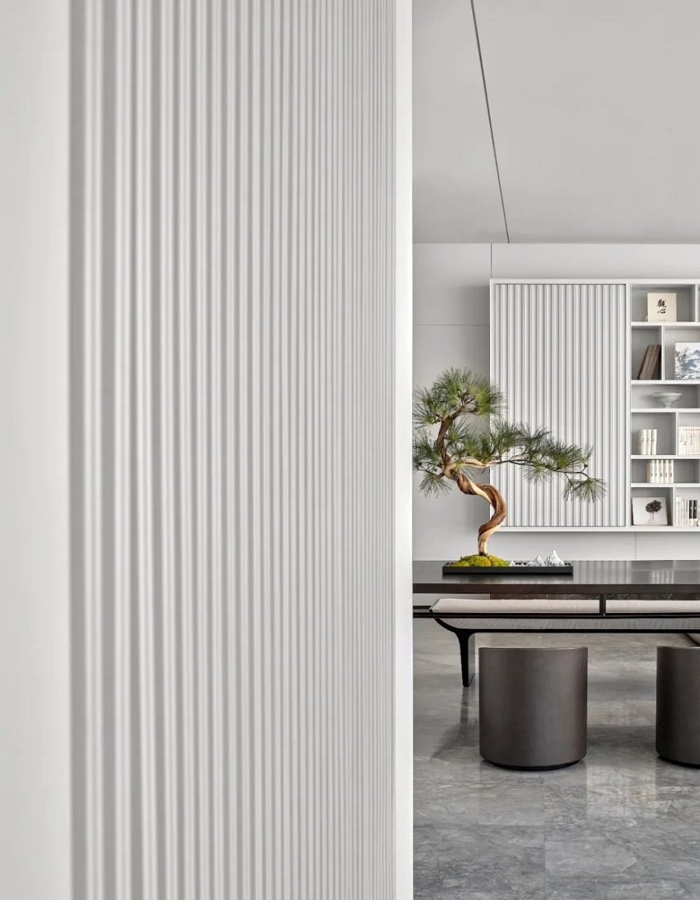 云紋石材包裹的樓梯，宛若浮云懸于虛空之中