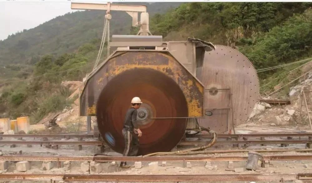 新固廢法實施，對石材行業(yè)有何影響？石材企業(yè)應如何應對？