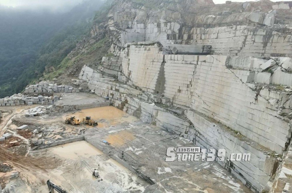 豹皮花產(chǎn)地四川米易縣花崗石儲量達1.2億立方米以上