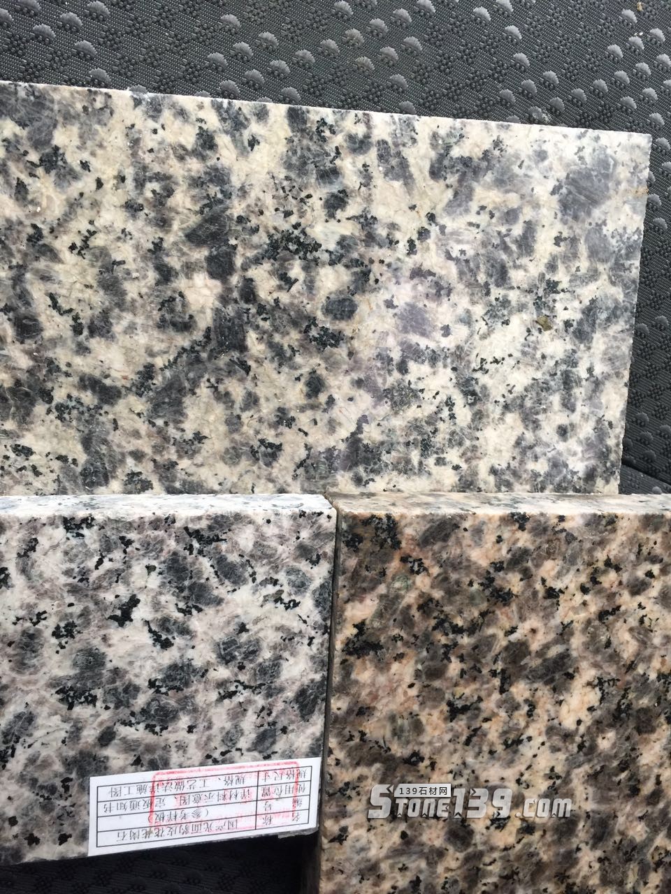 國產(chǎn)兩款特色花崗巖豹皮花和虎皮黃的比較異同