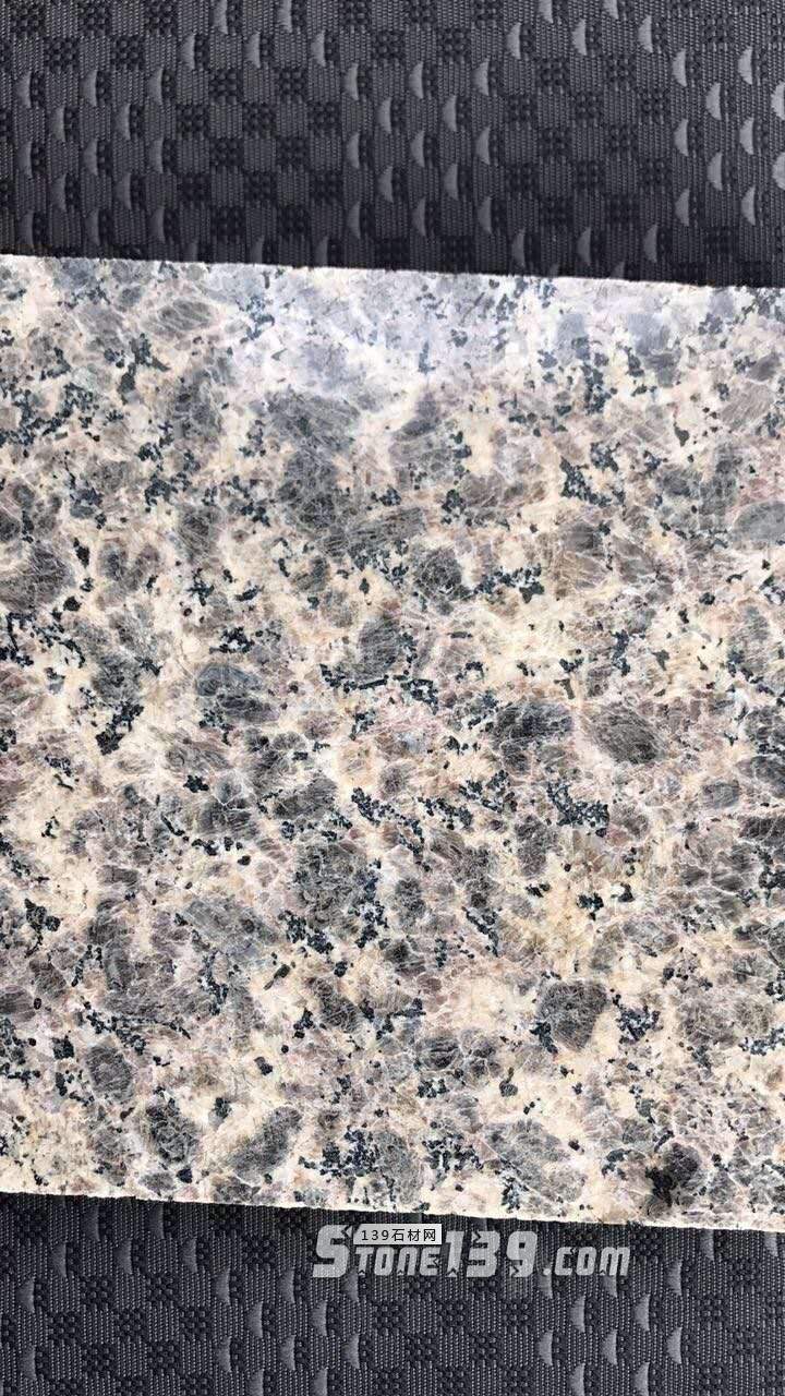 國產(chǎn)兩款特色花崗巖豹皮花和虎皮黃的比較異同