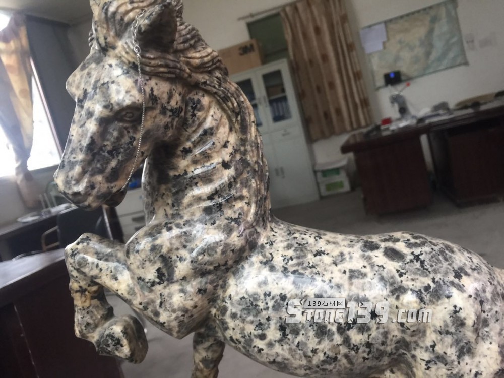 國產(chǎn)兩款特色花崗巖豹皮花和虎皮黃的比較異同