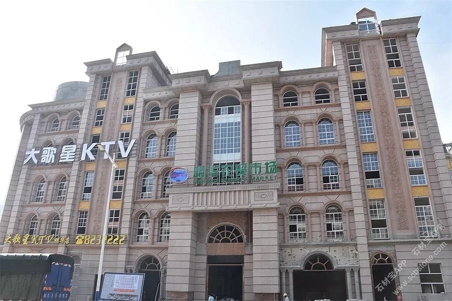 「楓葉紅」外墻干掛，打造“紅色宮殿”，花崗巖工程裝飾無可替代