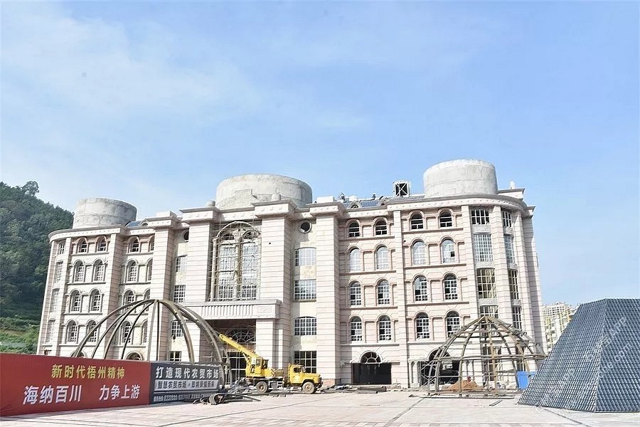 「楓葉紅」外墻干掛，打造“紅色宮殿”，花崗巖工程裝飾無可替代