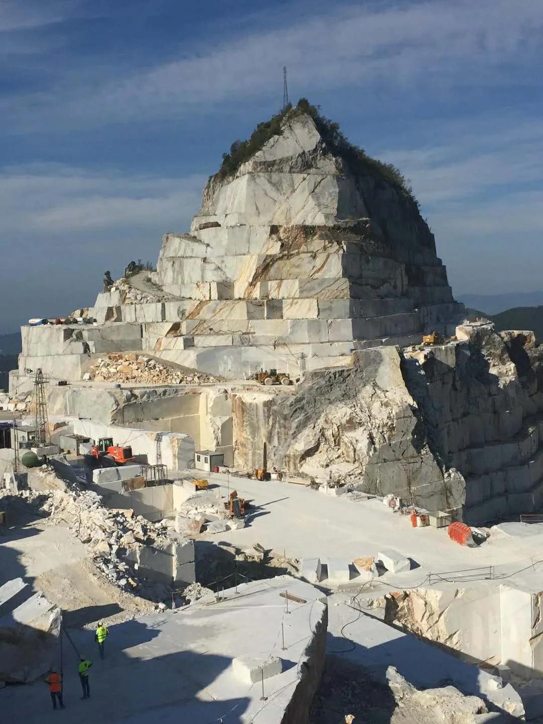 魚肚白/雪花白最大礦主和供應商，在米蘭成功上市