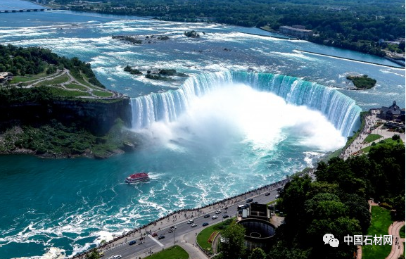 用石材打造的浪漫而有詩意的水景