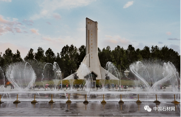 用石材打造的浪漫而有詩意的水景