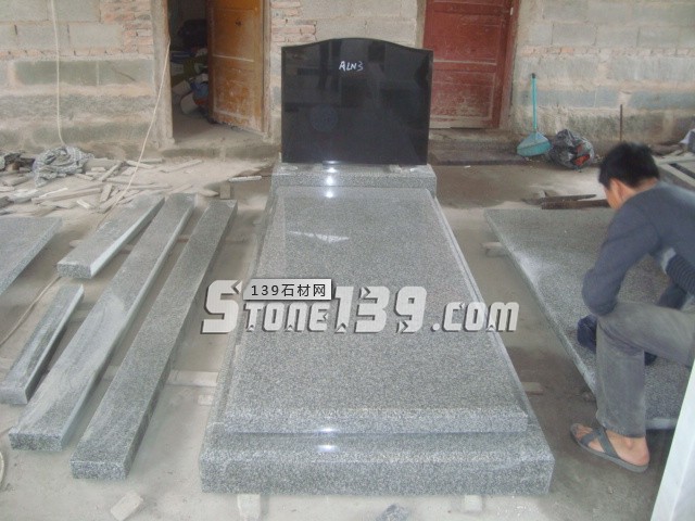 花崗石何以成為制作墓碑和紀念碑的主要材料？